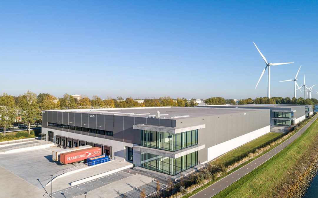 DHG EN PATRIZIA VERHUREN SMARTLOG ROTTERDAM 1 DC3 AAN HELLMANN